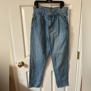 American Eagle Light-wash Mom Jeans